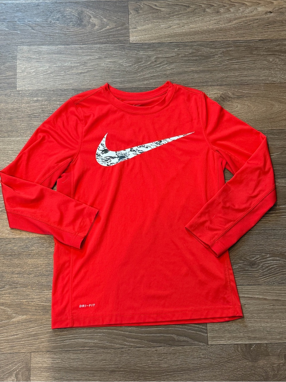 Nike Dri-Fit Boy’s Red Long Sleeve Shirt Size Medium